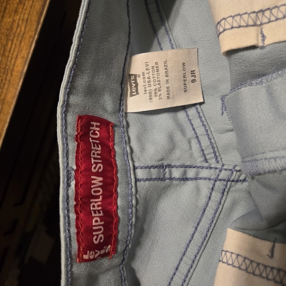 Levi's Light Blue Cargo Shorts with Colorful Belt - Picture 3 of 3